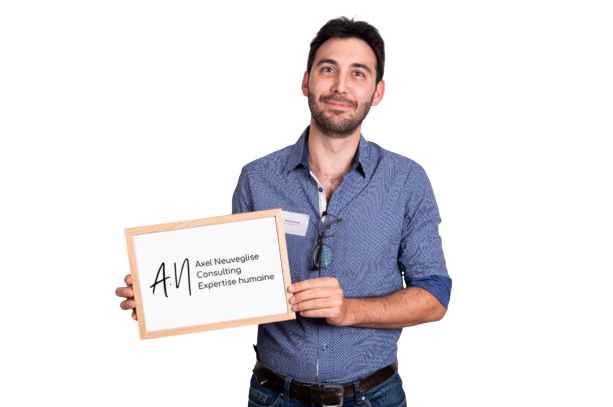 Axel Neuveglise présentant son cadre de travail